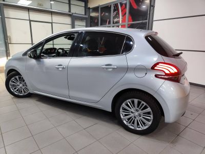 Peugeot 208  1.6 BlueHDi 100ch Style 5p