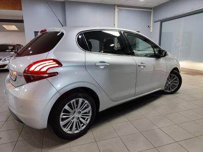 Peugeot 208  1.6 BlueHDi 100ch Style 5p