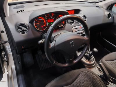 Peugeot 308  1.6 HDi110 FAP Premium 5p